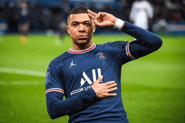 2. Cầu thủ nổi tiếng - Kylian Mbappe