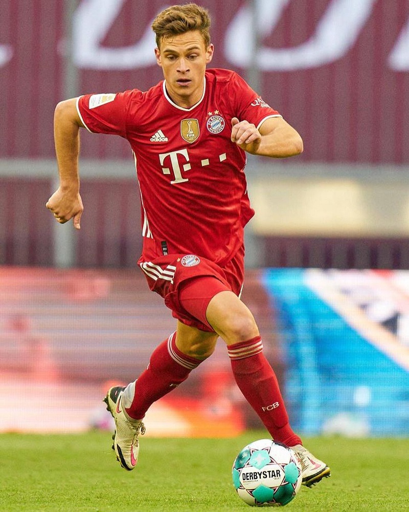 hình nền Joshua Kimmich rê dắt bóng