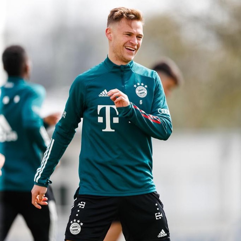 hình nền Joshua Kimmich vui vẻ tập luyện