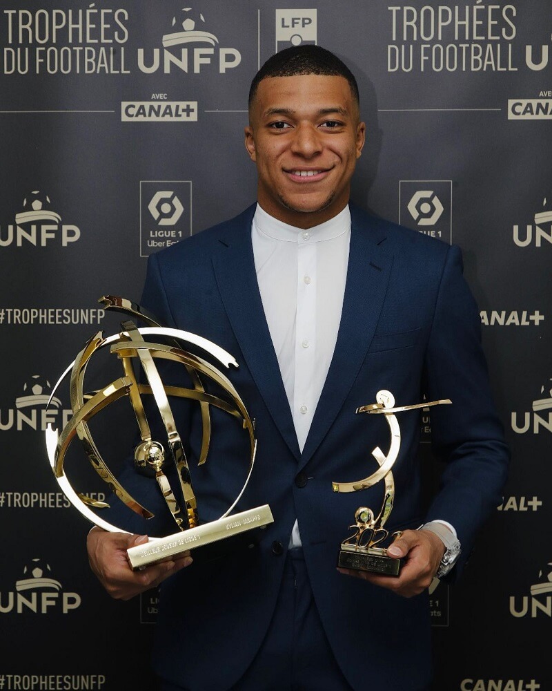 hình nền Kylian Mbappé nhận giải