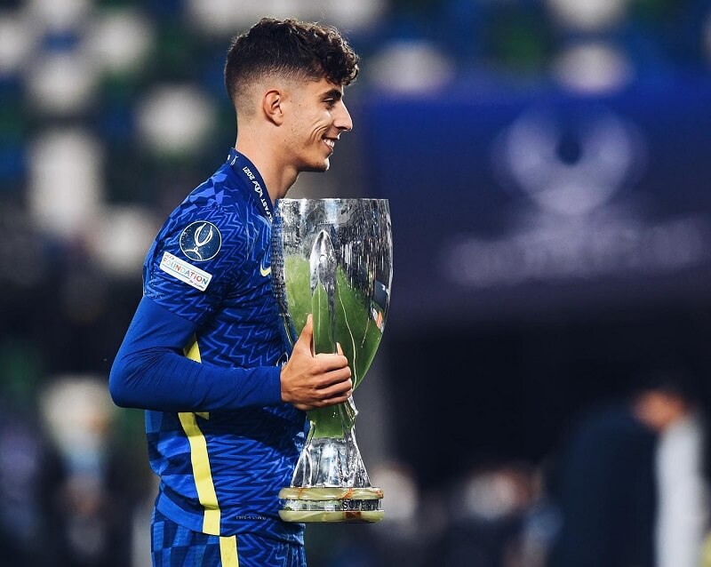 hình nền Kai Havertz nâng cup