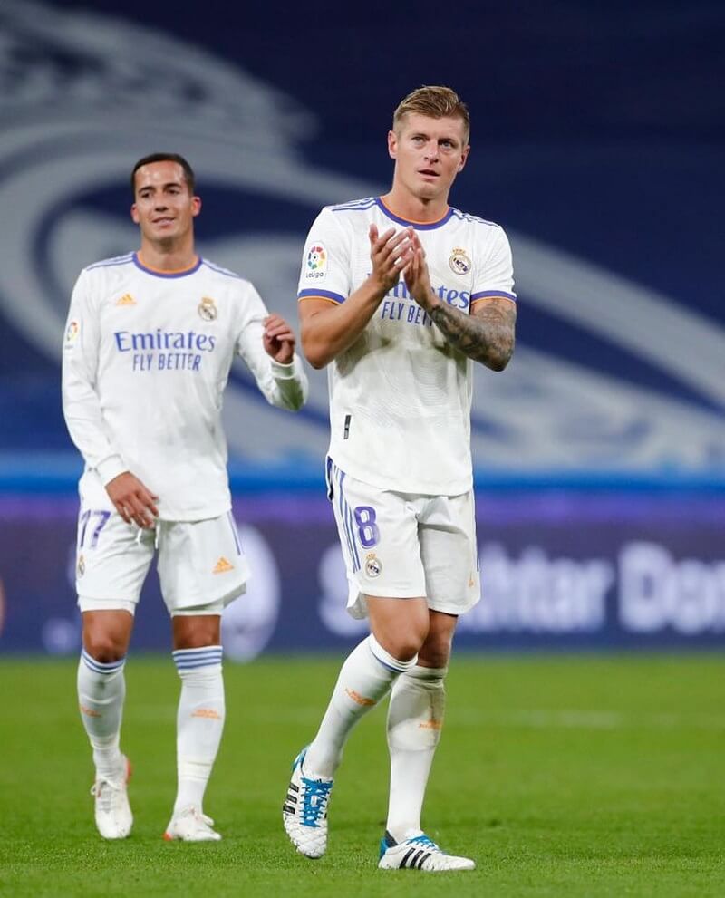 hình nền Toni Kroos ăn  mừng ghi bàn