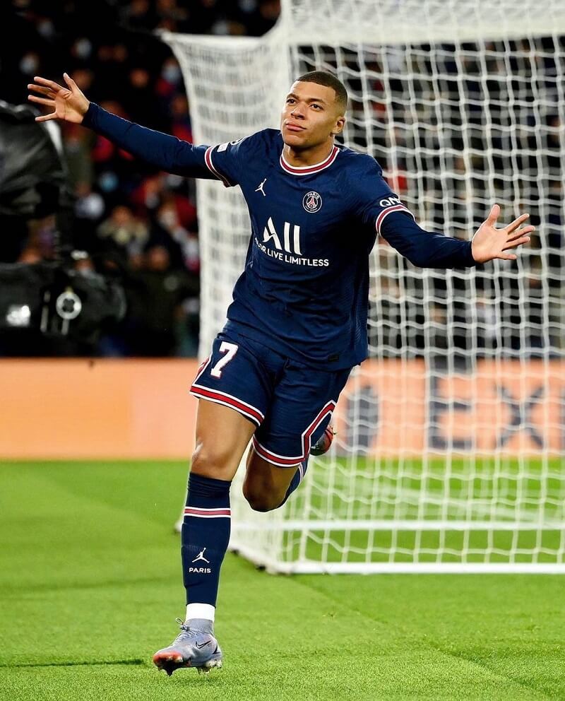 hình nền Kylian Mbappé ăn mừng