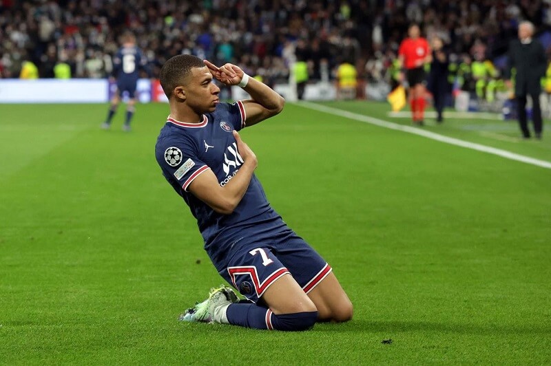 hình nền Kylian Mbappé ăn mừng