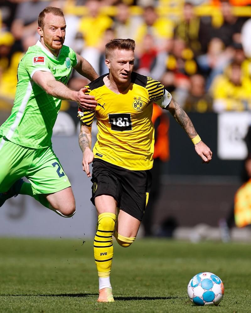 hình nền Marco Reus bị đối phương kèm