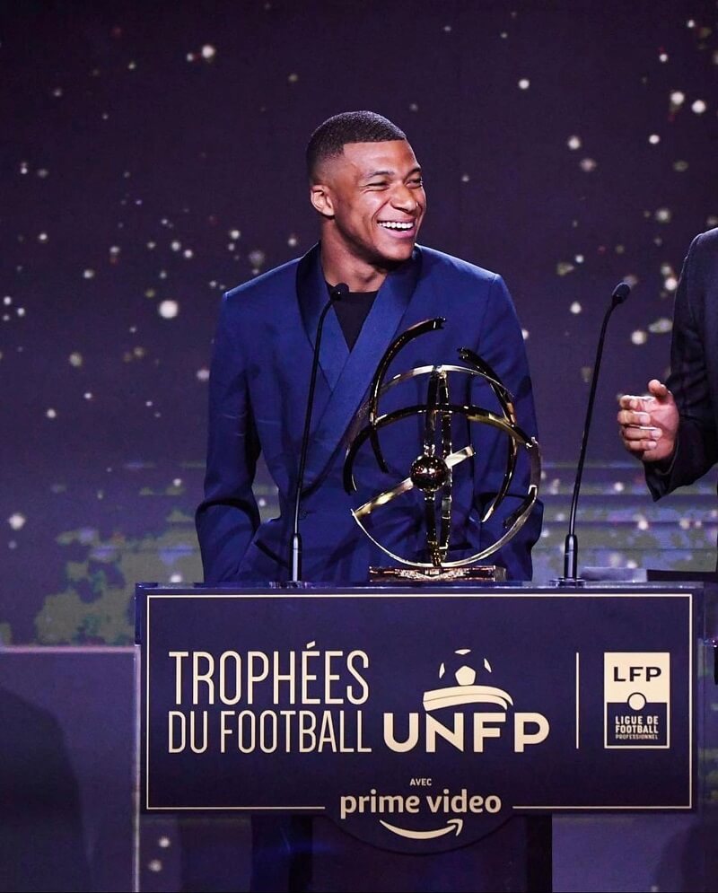 hình nền Kylian Mbappé nhận giải