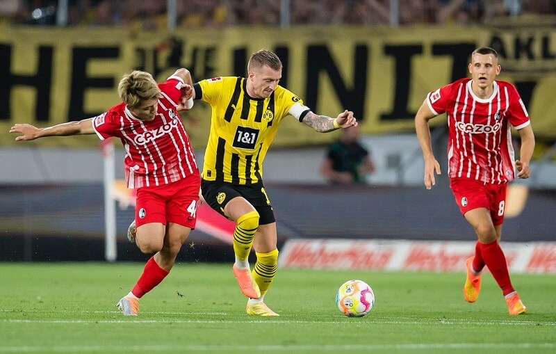 hình nền Marco Reus tranh chấp bóng