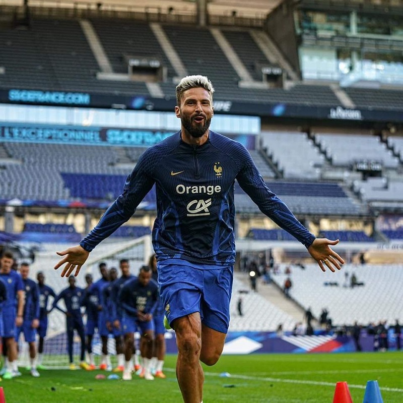 hình nền Olivier Giroud vui vẻ ăn mừng