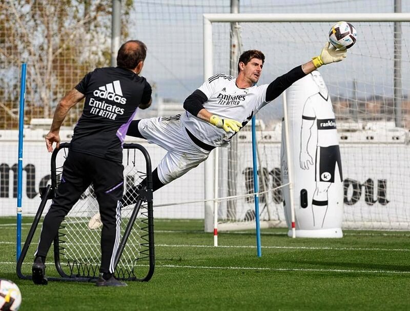 hình nền Thibaut Courtois luyện tập