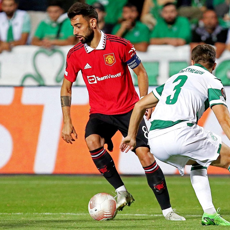 hình nền Bruno Fernandes tranh chấp bóng