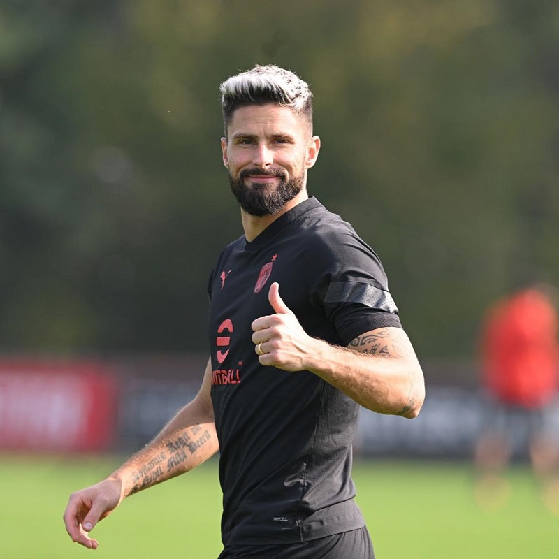 hình nền Olivier Giroud ở sân tập