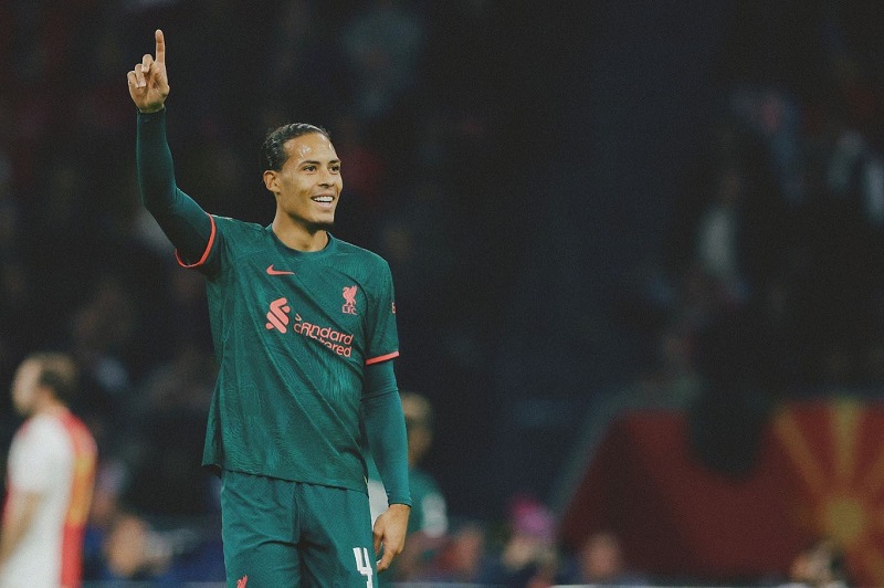 hình nền Virgil van Dijk chào người hâm mộ