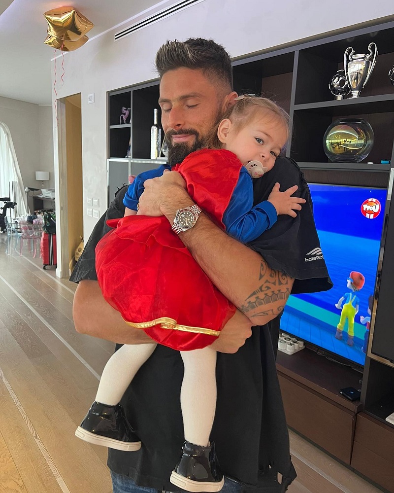 hình nền Olivier Giroud và con gái nhỏ