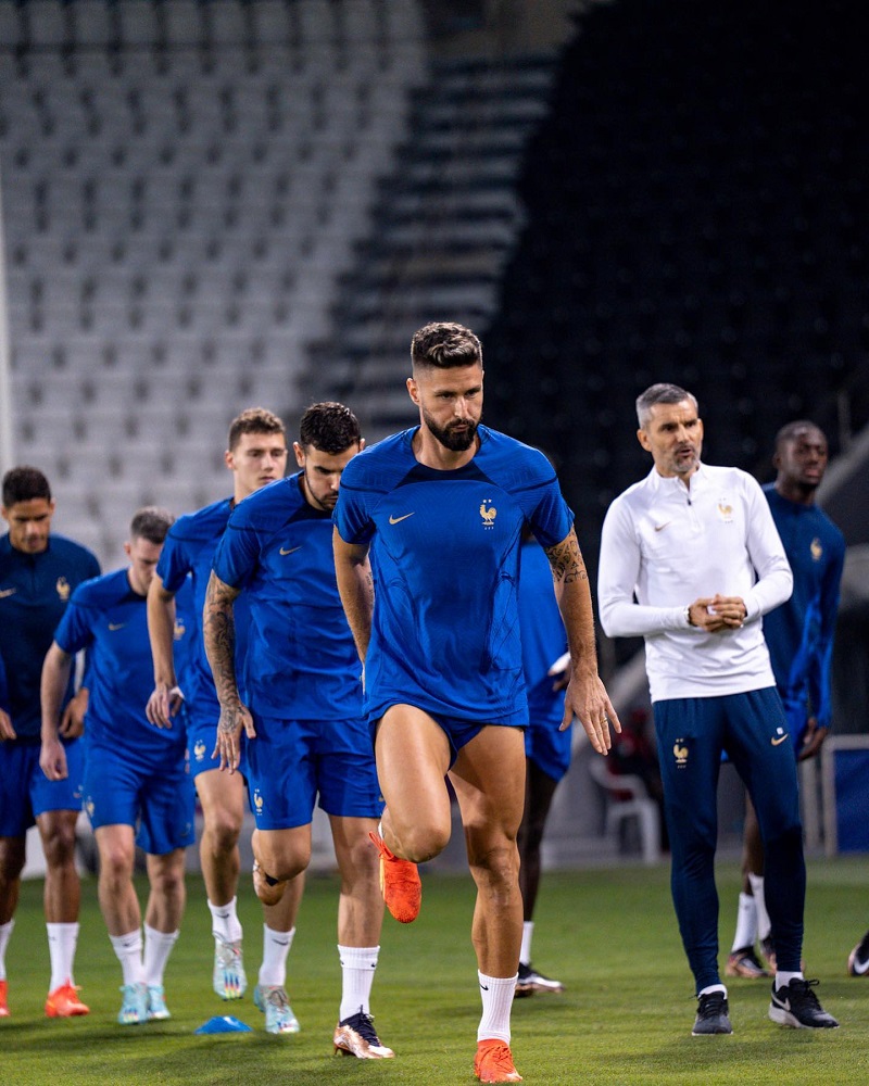 hình nền Olivier Giroud luyện tập