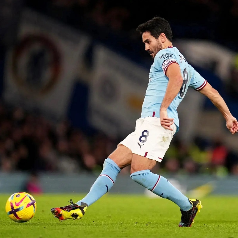 hình nền Ilkay Gündogan chuyền bóng