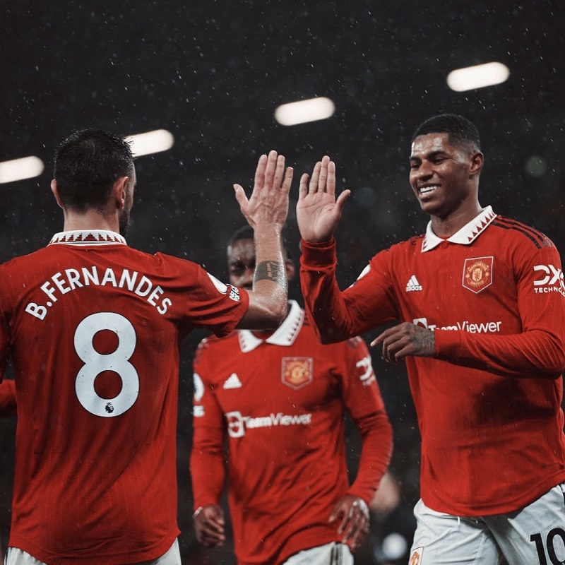 hình nền Bruno Fernandes ăn mừng cùng đồng đội rashford