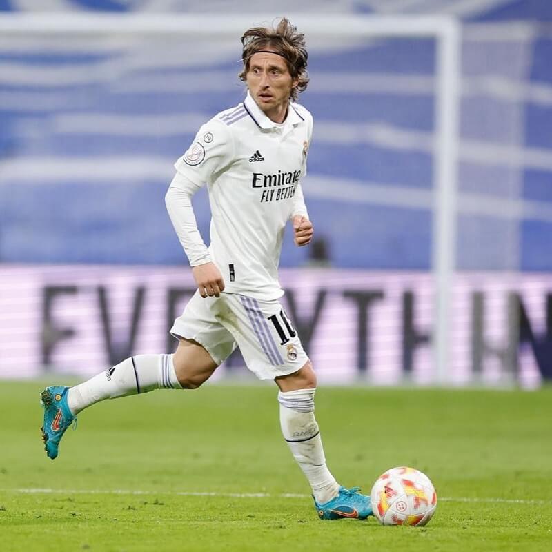 hình nền Luka Modrić dẫn bóng