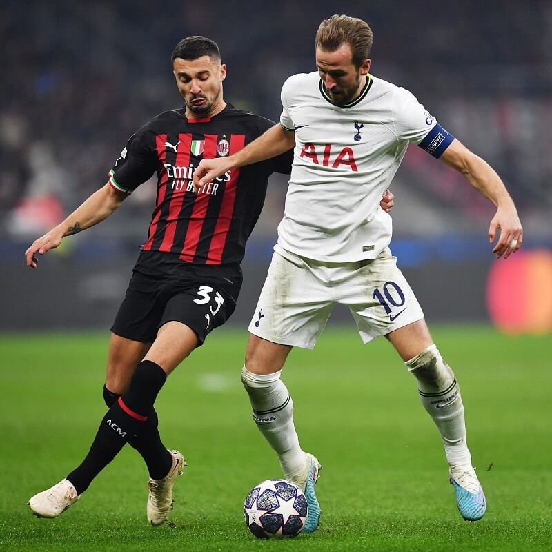 hình nền Harry Kane tranh chấp bóng