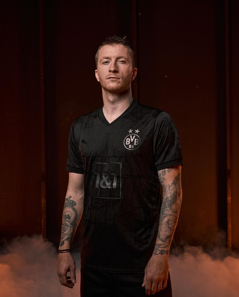 hình nền Marco Reus tạo dáng chất