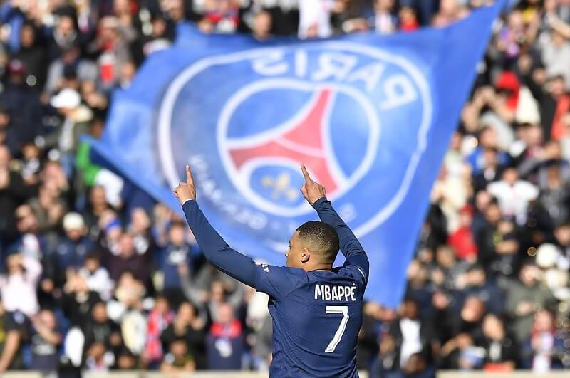 hình nền Kylian Mbappé ăn mừng