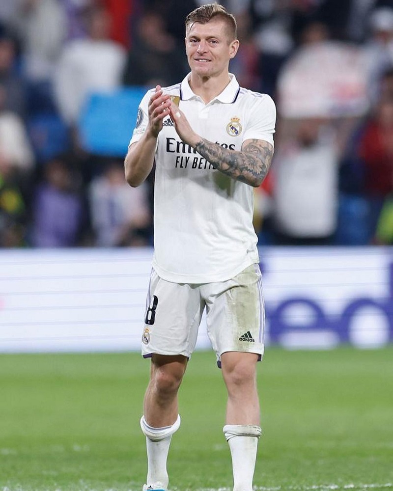 hình nền Toni Kroos vui vẻ ăn mừng