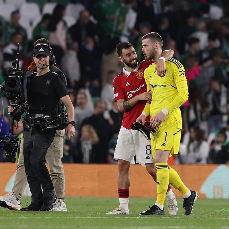 hình nền Bruno Fernandes cùng đồng đội De Gea