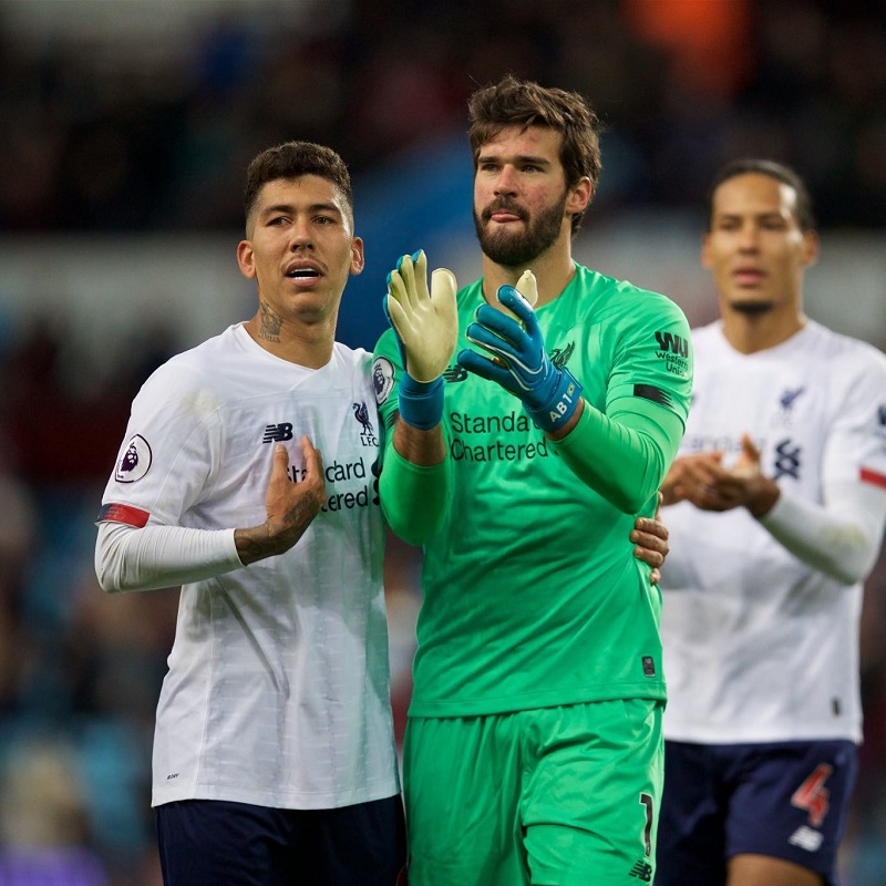 hình nền Alisson Becker vô tay ăn mừng