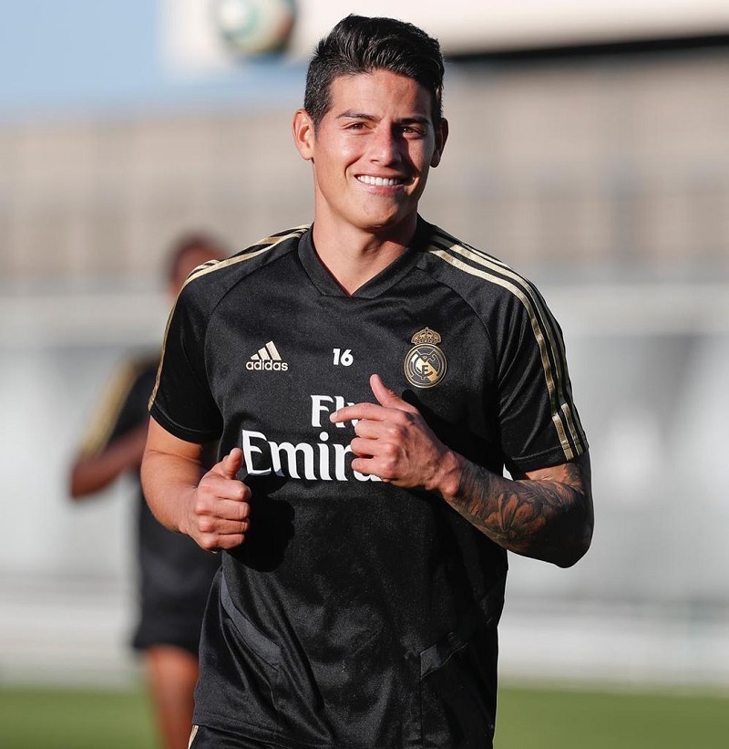 hình nền James Rodríguez vui vẻ ở sân tập