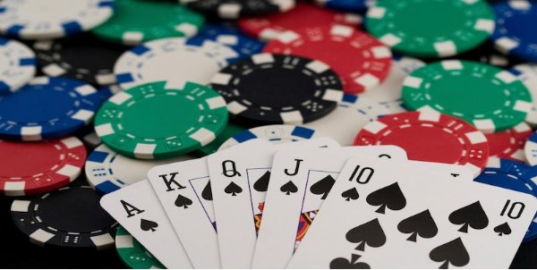 Kinh nghiệm chơi poker là bỏ bài đúng lúc