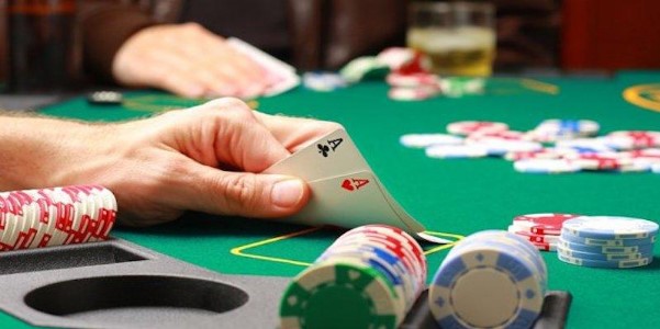 Poker là tựa game gì?